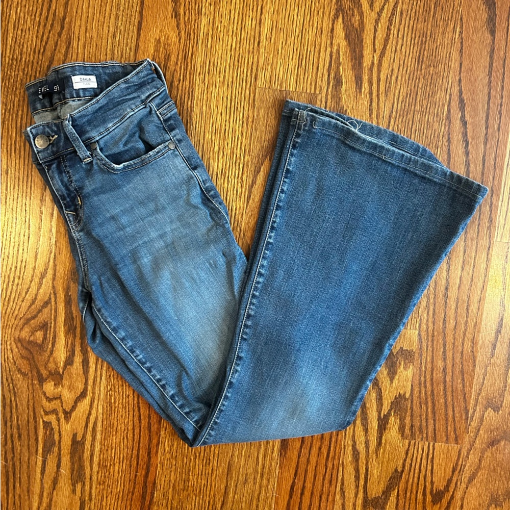 Level 99 Women's medium wash Flared Jeans